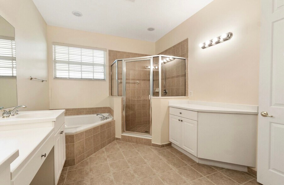 Building Photo - 84 Nottingham Pl