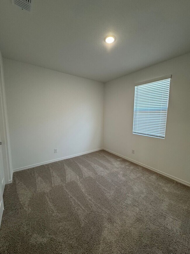 Building Photo - 3 bed 2.5 bath brand new home