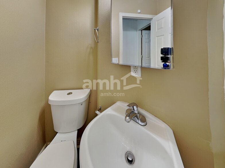 Building Photo - 1251 S 820 W
