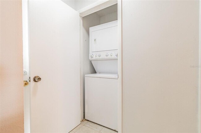 Building Photo - 4907 W McElroy Ave