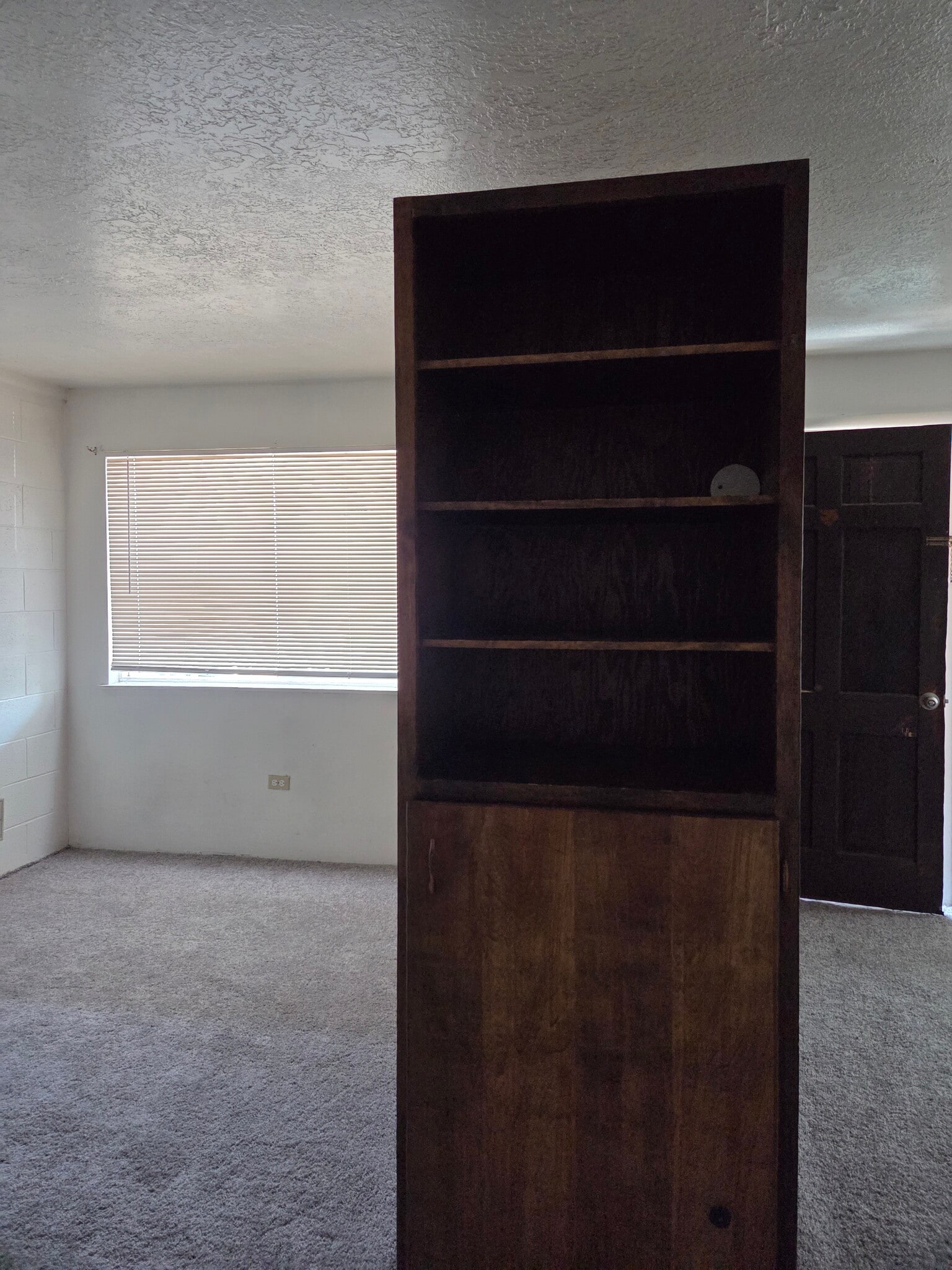 Closet - 1051 S 4th Ave