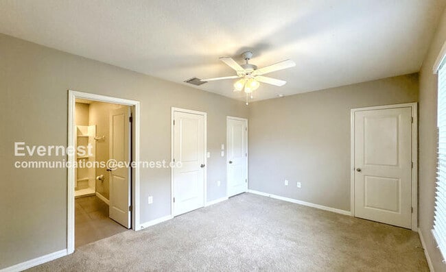 Building Photo - Limited Time Special Offer /  Lovely 3-Bedroom Home with Garage / Pet-Friendly / Available Now!