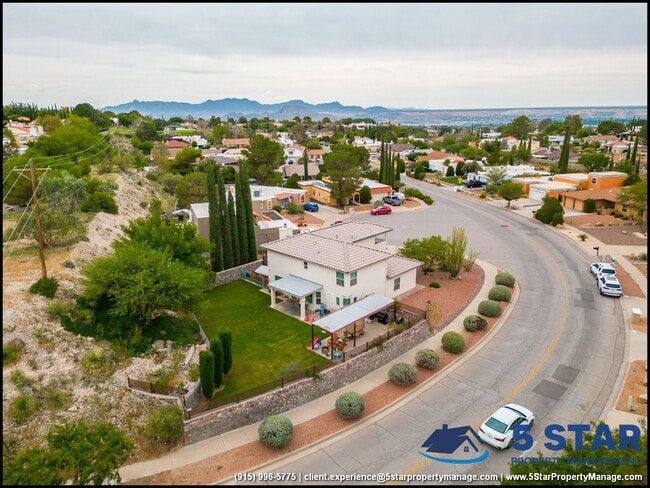 Building Photo - 6052 Bandolero Dr