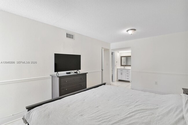 Building Photo - 250 180th Dr