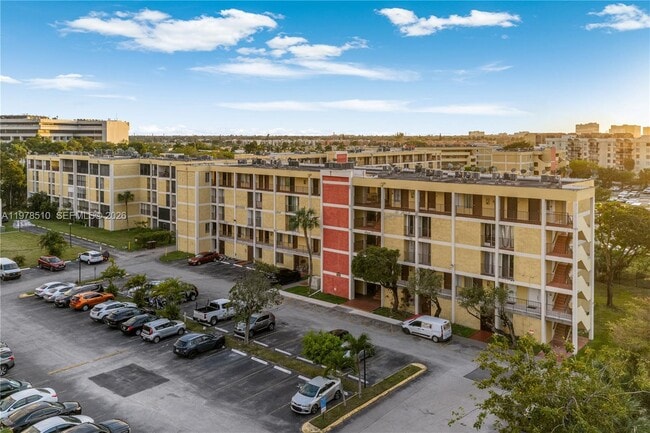 Building Photo - 9210 Fontainebleau Blvd