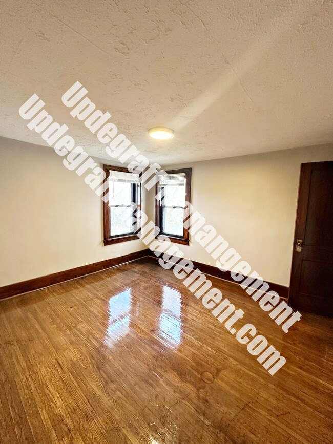 Building Photo - 174 Milton St