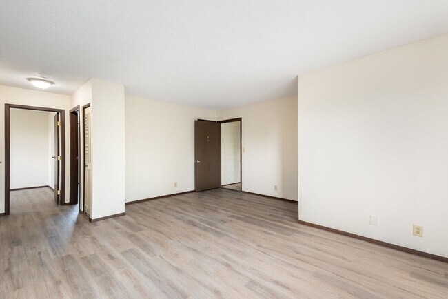 Building Photo - 1301 Springfield Dr