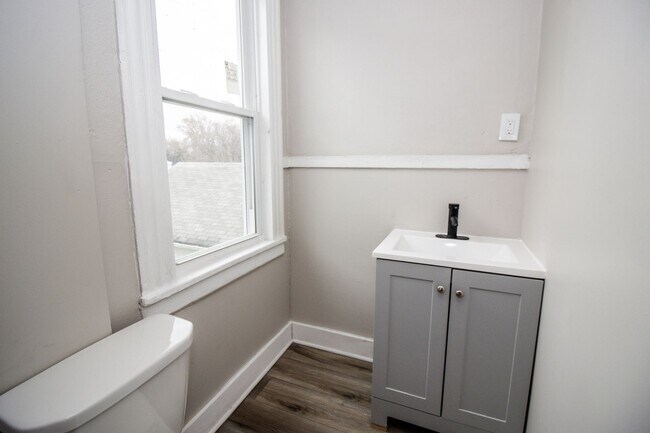 Building Photo - 2947 E 57th St