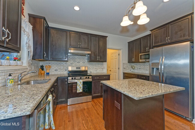 Building Photo - 1 Haywood Ln