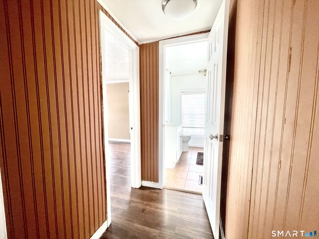 Building Photo - 128 Franklin St