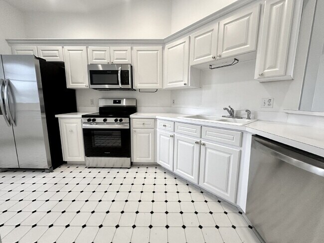 Building Photo - Gated Grasslands Community - 3/2 with a Balcony