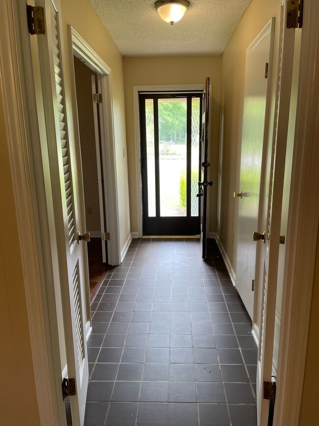 Building Photo - 242 Adler Dr