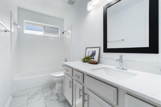 Building Photo - 13508 Campesina Dr