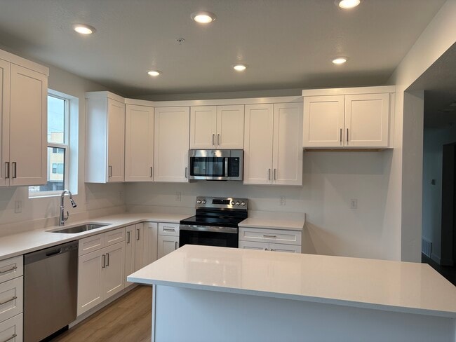 Building Photo - 8362 S Iris Lumi Ln