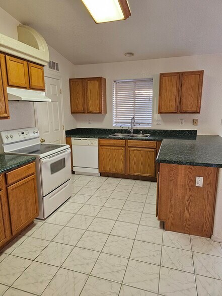 Building Photo - 3035 Kiowa Blvd N
