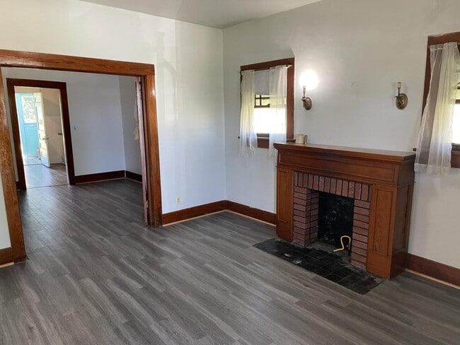 Building Photo - 610 Noble St