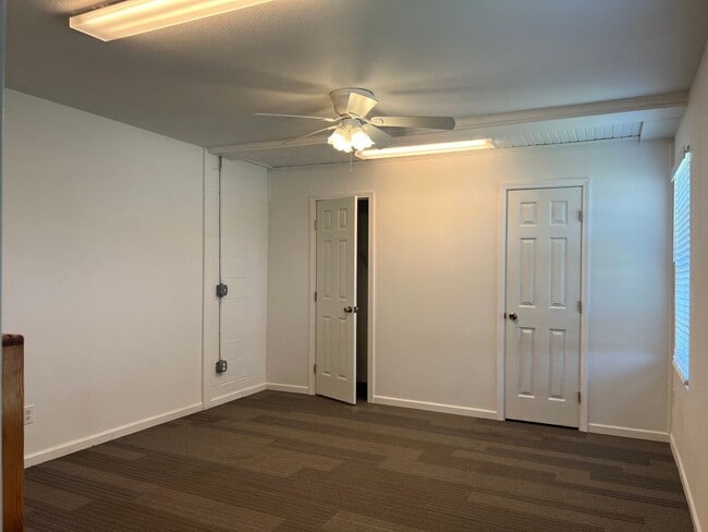 Building Photo - 4400 N Swede Ln