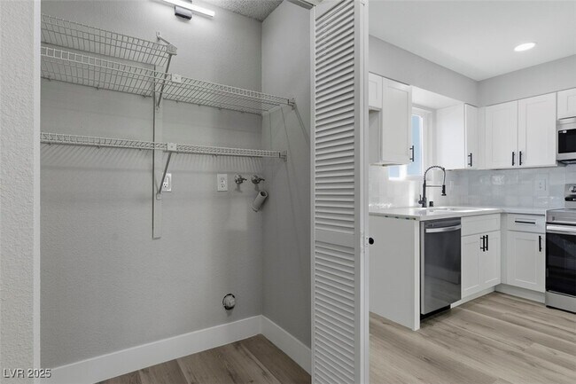 Building Photo - 3517 Rio Robles Dr