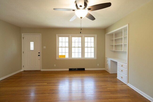 Building Photo - Charming Ranch Home with a great yard in Desirable Southwest Columbia