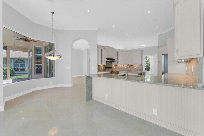 Building Photo - 2715 Edgewater Ct