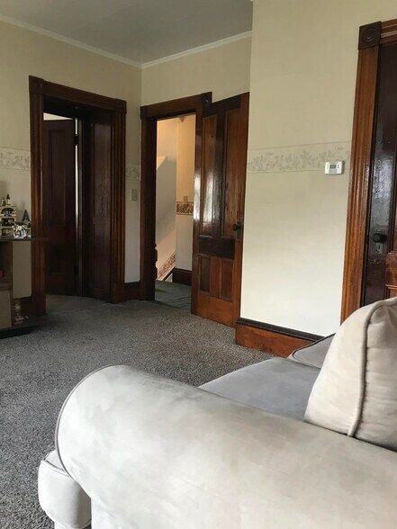 Building Photo - 502 Main St