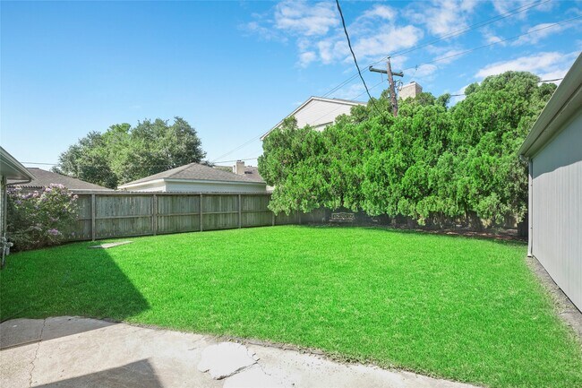Building Photo - 1726 Ashford Hollow Ln
