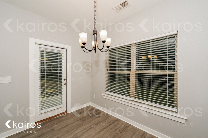 Building Photo - 647 White Oak Cir