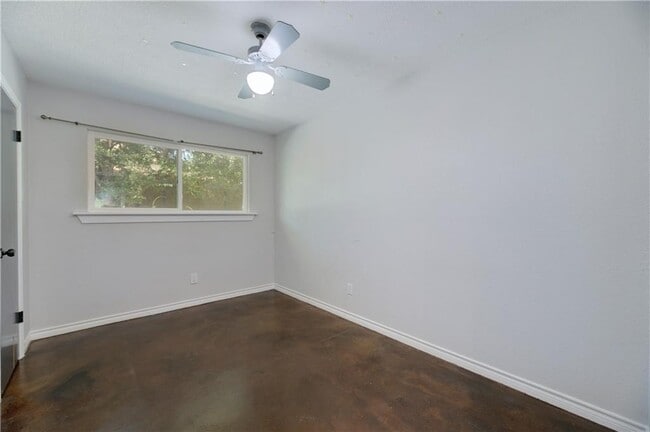 Building Photo - 5610 Oak Blvd