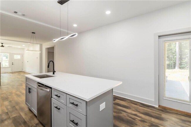 Building Photo - 2884 Thompson Cir