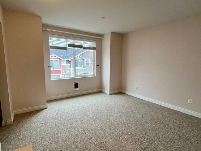 Building Photo - Beautiful Lynnwood 2-Bed Townhome with Tan...