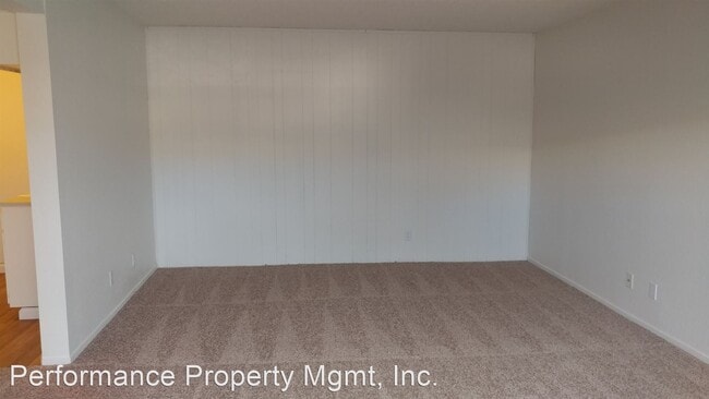 Building Photo - 3 br, 1 bath House - 76 W. Sierra Ave #108