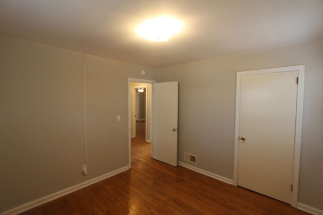 Building Photo - 3 Bedroom, 1 Bath!  New on the Market and ...