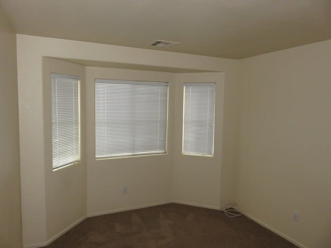 Building Photo - Huge family room with kitchen nicely tucked in the middle.