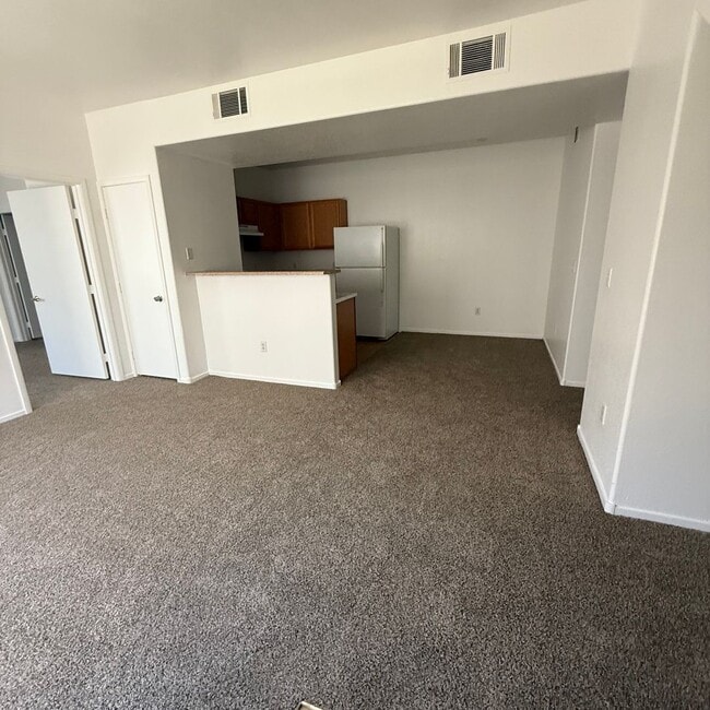Building Photo - 2 bedroom/2 bathroom condo on the 1 st floor