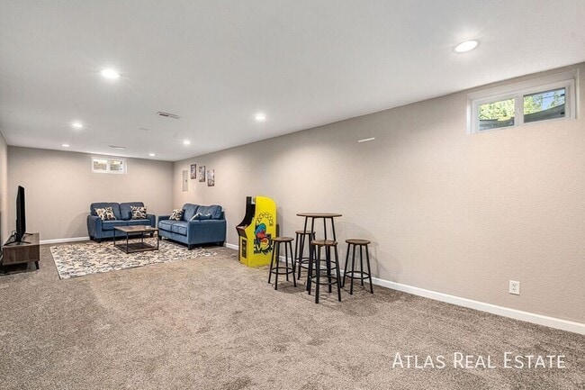 Building Photo - 7472 Beach Ct