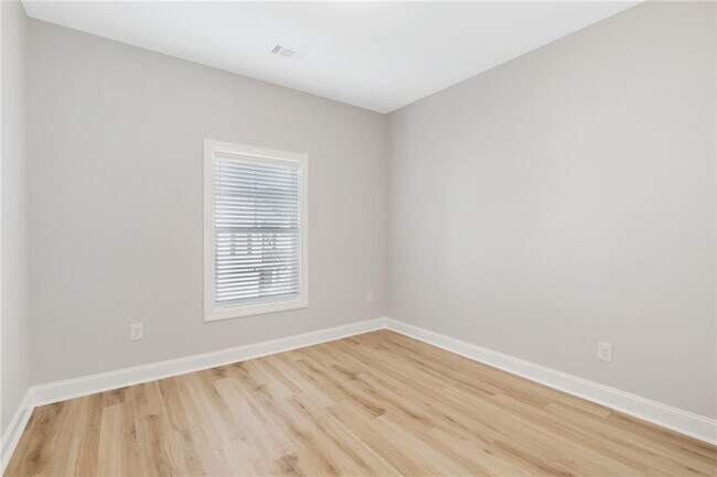 Building Photo - 1859 Commons Pl NW