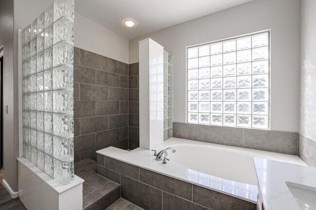 Building Photo - COMING SOON!! INCREDIBLE 5-BEDROOM 3 BATH, ALMOST 4000 SFT IN CORE CHANDLER