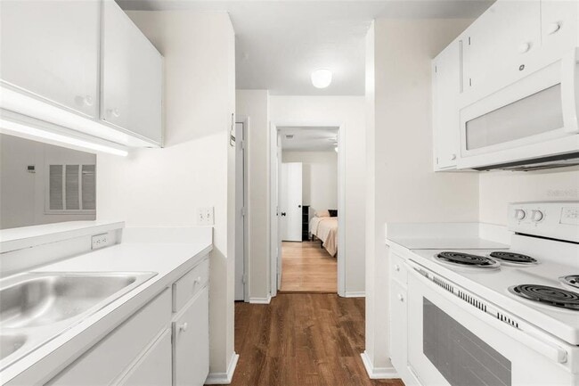 Building Photo - 4000 SW 23rd St