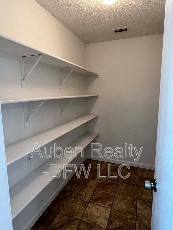 Building Photo - 3849 Irish Setter Dr