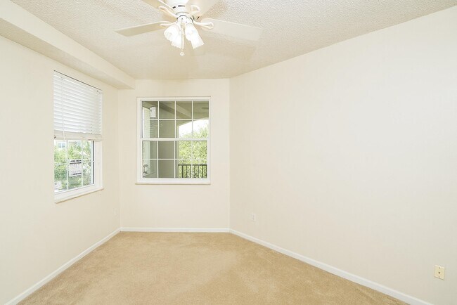 Building Photo - 1005 Bella Vista Blvd