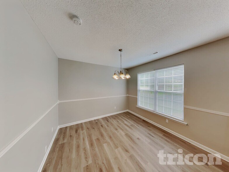 Building Photo - 6103 Glen Way Dr