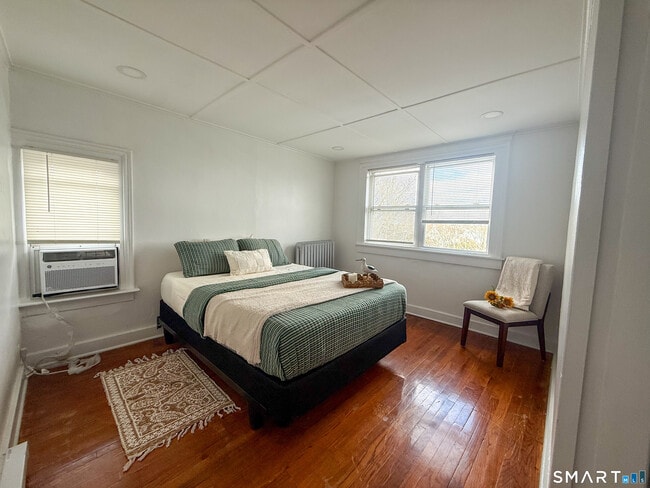 Building Photo - 883 Montauk Ave