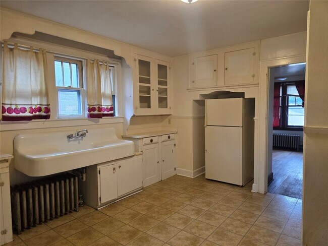 Building Photo - 311 Oak Hill Ave