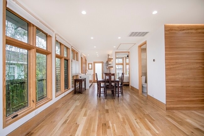 Building Photo - 811 E 23rd St