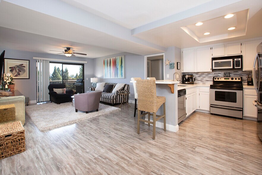 Building Photo - 12290 Corte Sabio