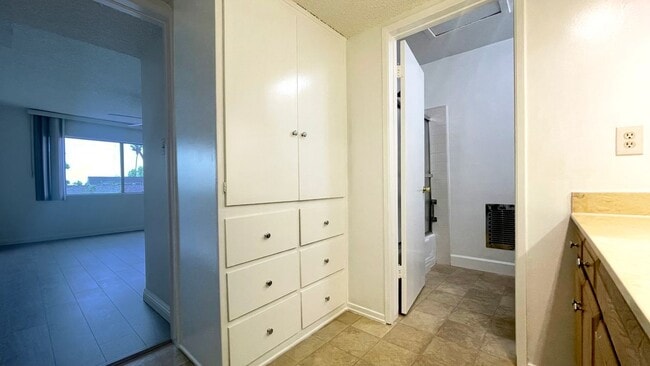 Building Photo - 400 S Los Robles Ave