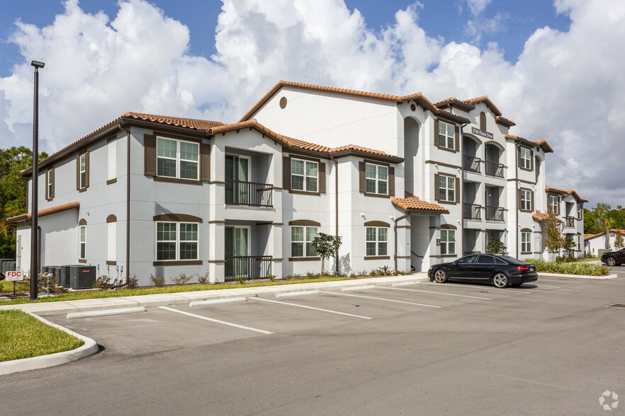 Building Photo - Venetian Apartments