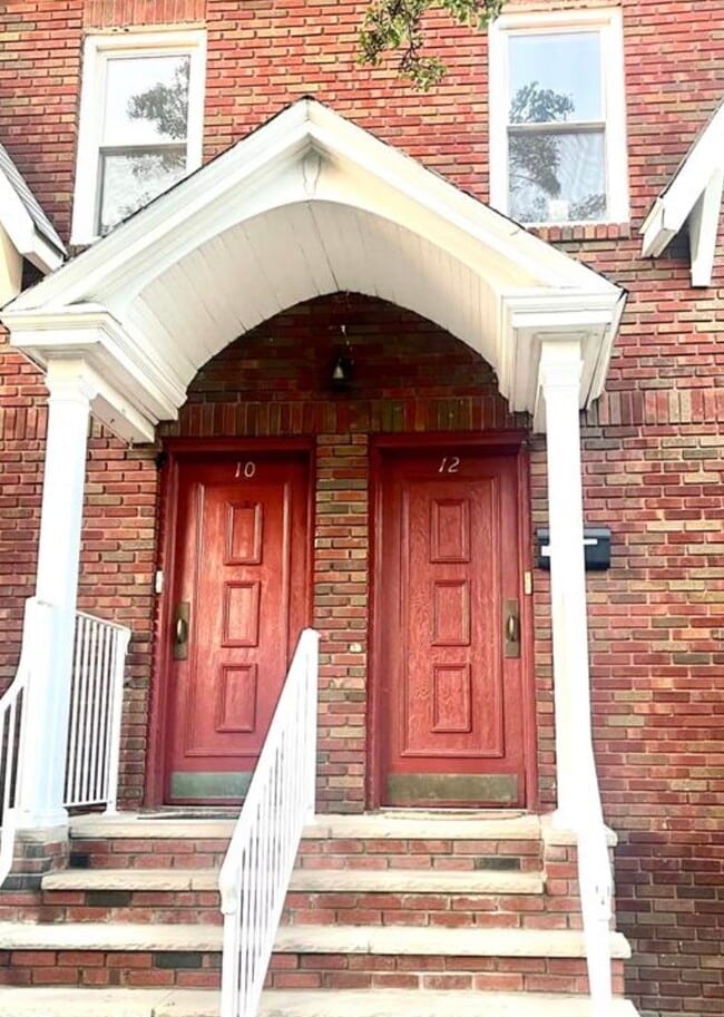 Building Photo - 10-12-12 Morton Pl