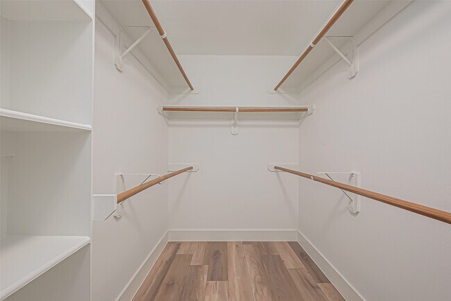 Building Photo - 2 Garden Lodge Pl