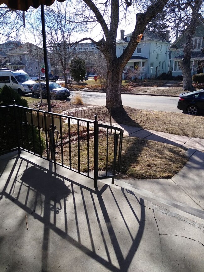 Building Photo - Alamo Placita Adorable 3 Bed 2 Bath Bungalow w/ CACH, Garage, Fenced Yard & More